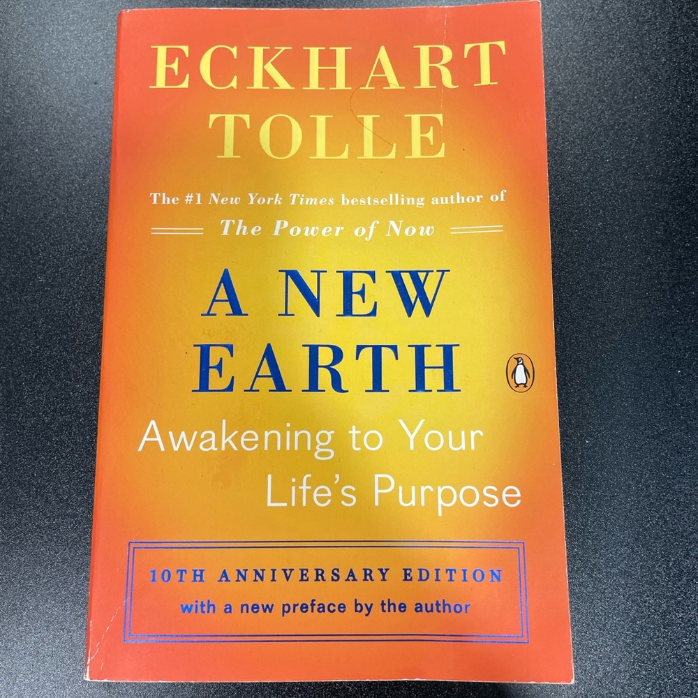 🩵6/$30 — A New Earth by Eckhart Tolle